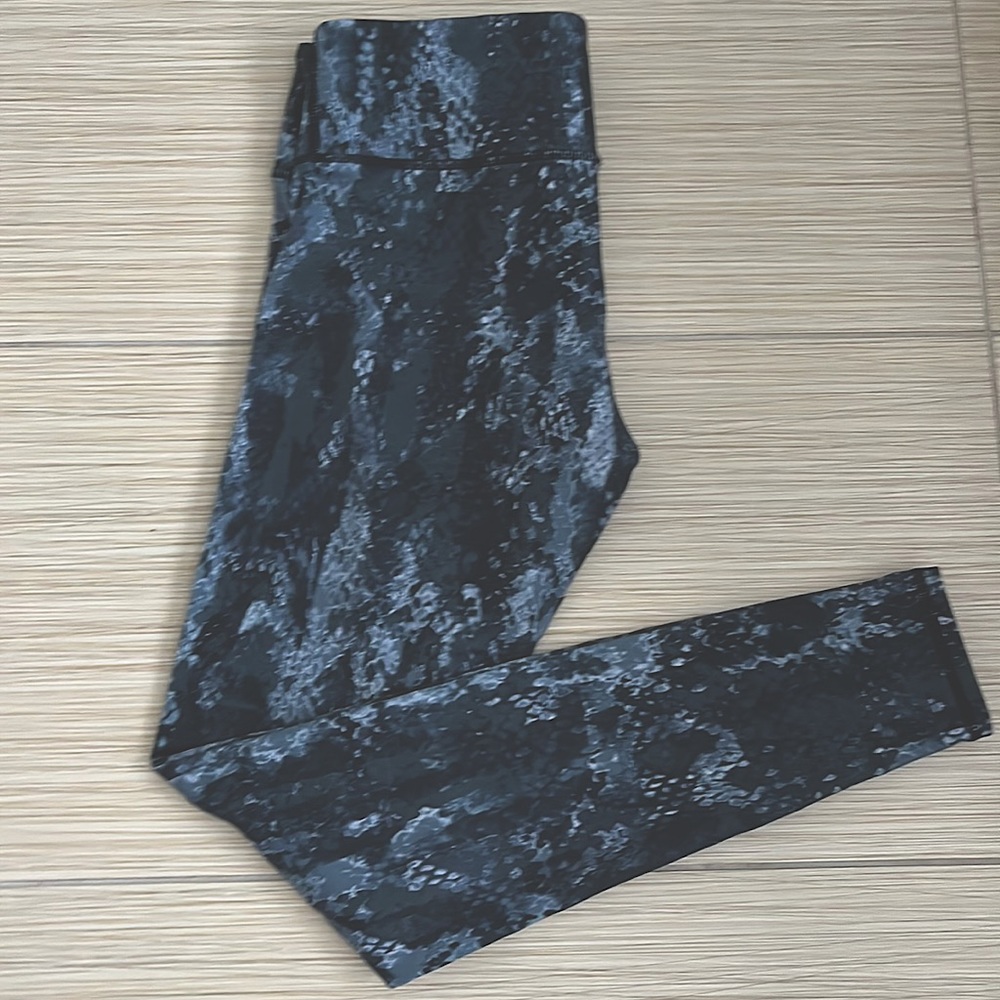 ALO blue-gray snakeskin S